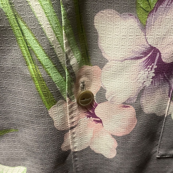 Tommy Bahama 100% silk floral button down shirt.  Size Large - Picture 3 of 6